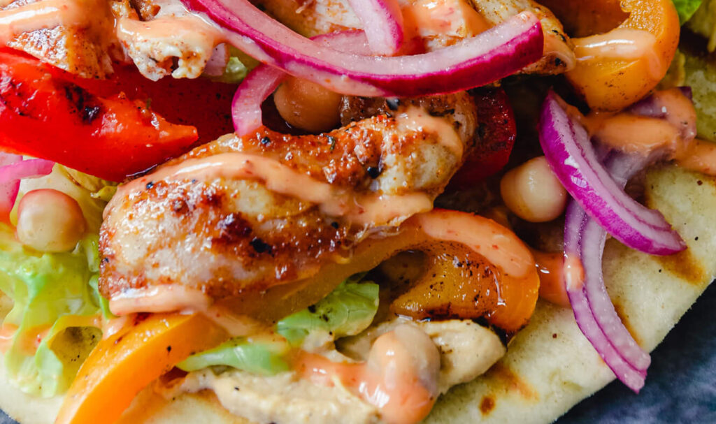 Flatbread met gegrilde kip zo maak je het! Smelly Kitchen