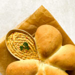 Kruidenboter met breekbrood